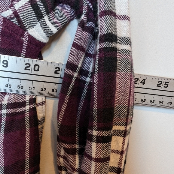 Well Worn Women’s Flannel Shirt Soft Button Down Shirt Berry/White Plaid-Medium - Picture 5 of 9